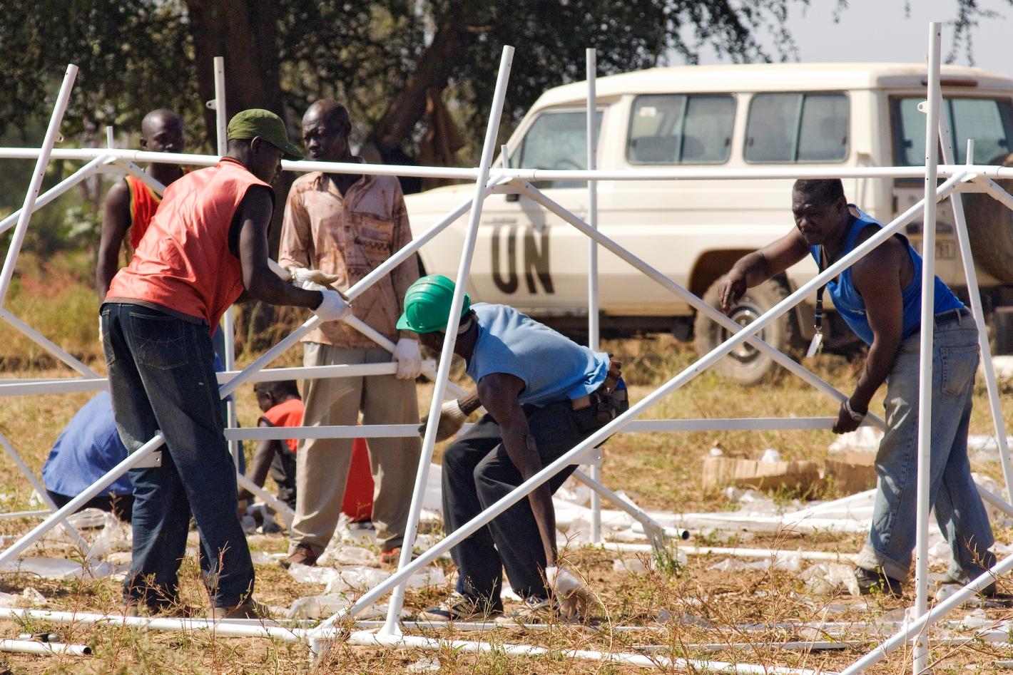 Engineers from the United Nations Mission in the Central African Republic and Chad (MINURCAT) erect a tent 