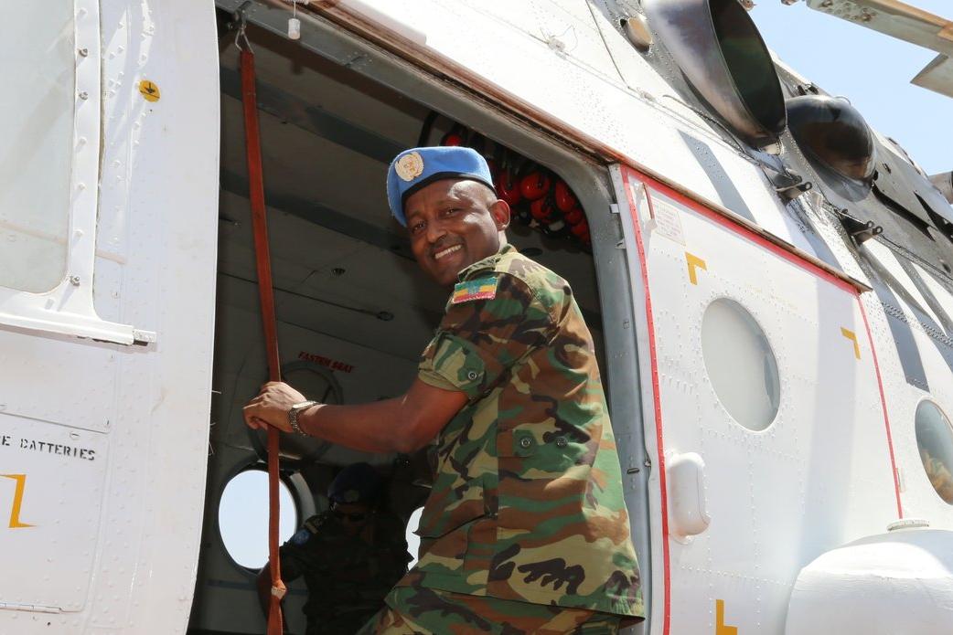 UNISFA Force Commander as he boarded the helicopter on his way back to Abyei from Diffra after meeting the Misseriya leaders on 12 February 2017.